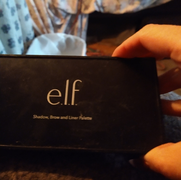 Eyeshadow palette - Picture 2 of 2